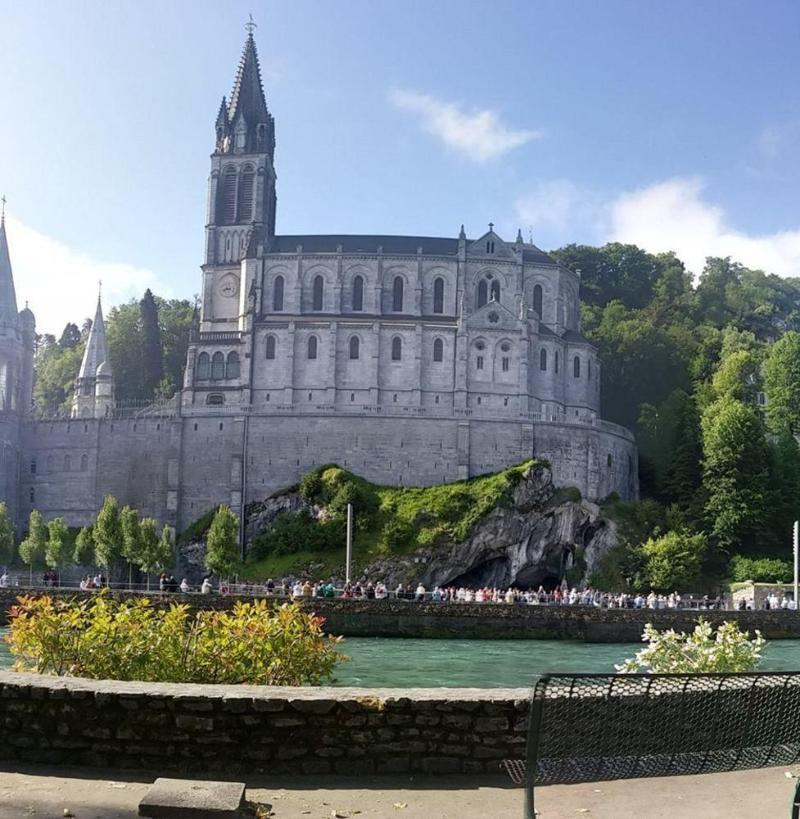 Au Berceau De Bernadette