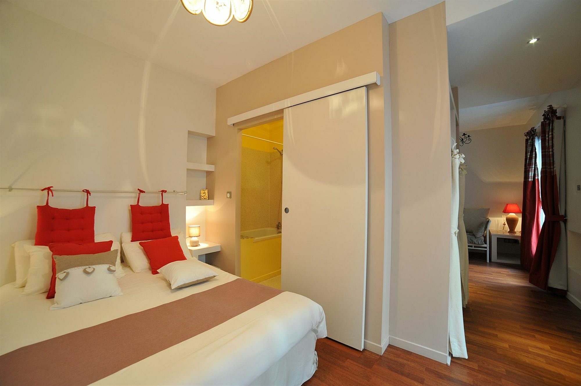 Au Berceau De Bernadette Bed & Breakfast